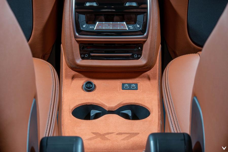 Детали интерьера BMW X7 M50d by Vilner (G07) 2020 года  (фото 11 из 18)